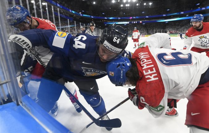Kanada výsledkovo napodobnila Slovensko, Fínsko a Švajčiarsko po triumfoch vyhrali skupinu (video)