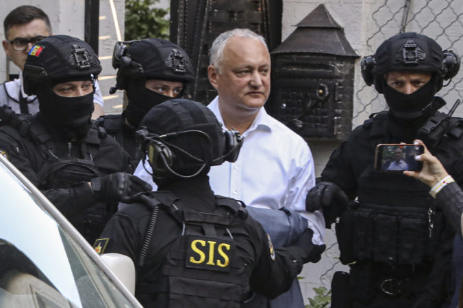 Moldavský exprezident dostal za vlastizradu a korupciu 30-dňové domáce väzenie