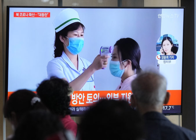 Severná Kórea hlási 15 úmrtí v dôsledku horúčky, šírenie koronavírusu krajina priznala len nedávno