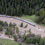 yellowstone national park flooding 25169 9a97ddf36cec44e48f034a492531e584 676x451 95741