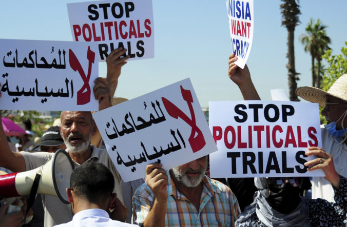 Pred referendom o novej ústave Tuniska sa konali protesty, krajine hrozí totalitarizmus