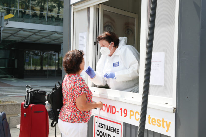 PCR testy v pondelok odhalili 123 pozitívnych, ochoreniu podľahli traja ľudia