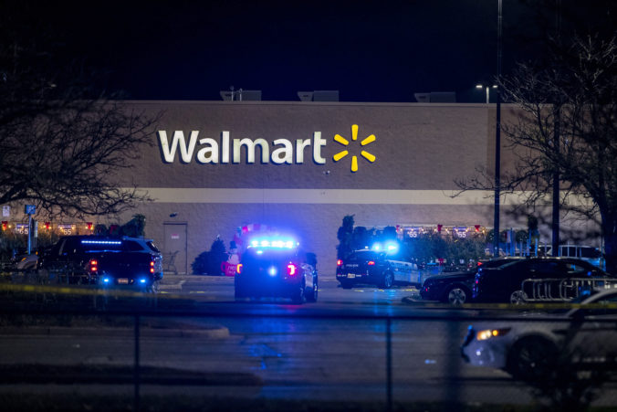 Vo Walmarte sa strieľalo, zrejme zabíjal vedúci predajne (foto)