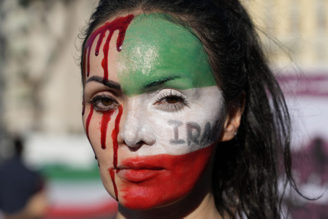 Iránske úrady mali zrušiť mravnostnú políciu, ktorá vynucovala prísne pravidlá odievania žien