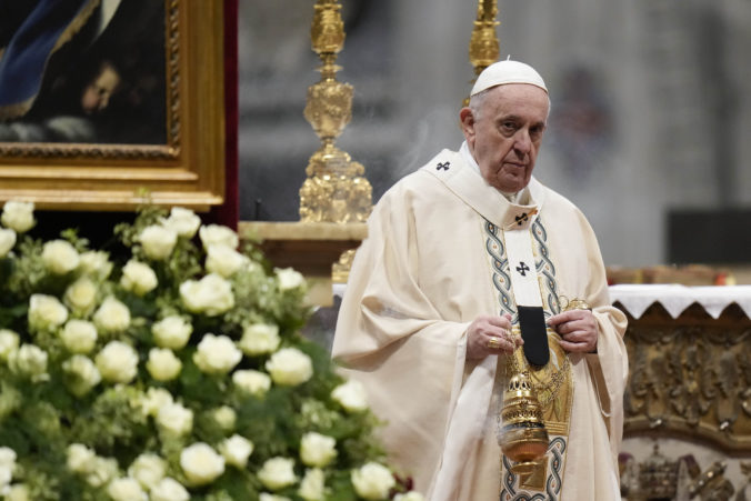 Pápež František zdôraznil, že homosexualita nie je zločin a svoje predošlé vyjadrenie objasnil