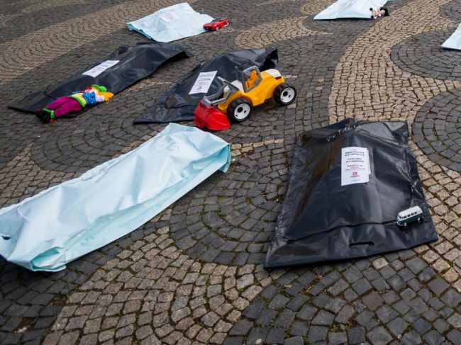 Aktualizované: Telá detských obetí, v bratislavských uliciach ležia patologické vaky
