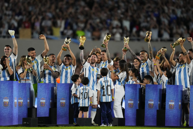 Hviezdny Messi strelil 800. gól v kariére, titul majstrov sveta oslávili Argentínčania s fanúšikmi