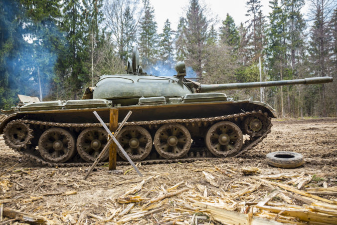 Rusi posielajú do vojny na Ukrajine už aj tanky zo 40. a 50. rokov minulého storočia, tvrdí investigatívna organizácia