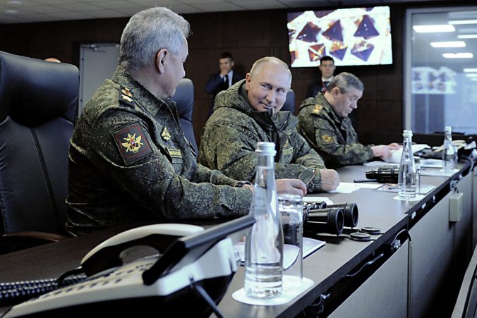 Ukrajine začína prichádzať sľúbená vojenská pomoc od Západu. Všetky zbrane budú zničené, odkazuje Rusko