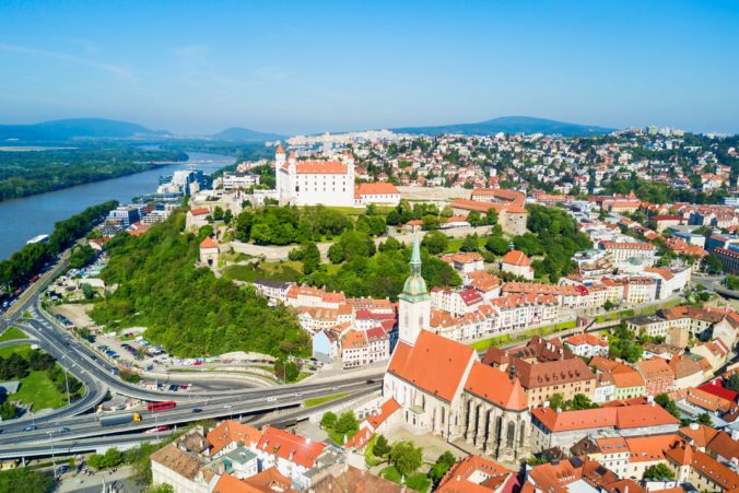 Bratislava zvýši poplatky za ubytovanie a sociálne služby, od júla stúpnu niektoré dane