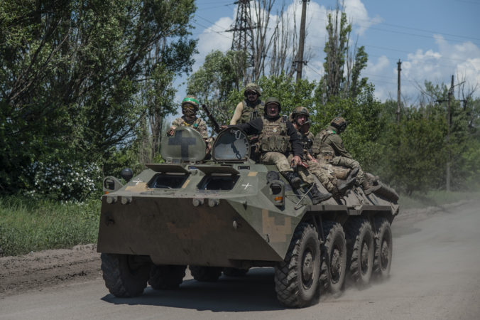 Ukrajinskí vojaci opäť postúpili v bachmutskom smere o viac než kilometer, za jeden deň došlo k šiestim stretom
