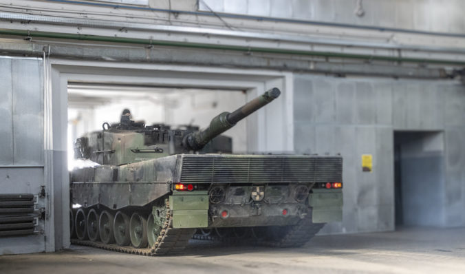 Ukrajina prevzala prvé tanky Leopard 2, ktoré opravili v Poľsku (foto)