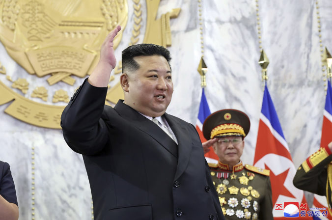 Severokórejský vodca vyzýva ženy, aby mali viac detí a pomohli zastaviť pokles pôrodnosti v krajine