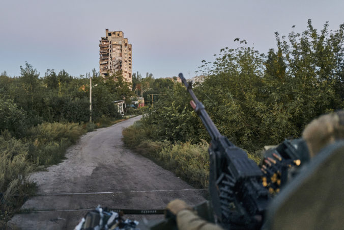Ruské aj ukrajinské sily postúpili na rôznych úsekoch frontu pri Avdijivke, v Doneckej oblasti pokračujú prudké boje (video)