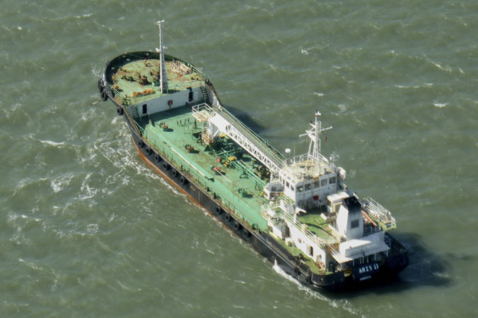 Američania uvalili sankcie na tri lodné spoločnosti, ktoré prepravovali ruskú ropu s hodnotou nad cenovým stropom