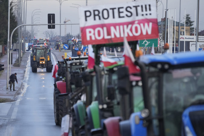 Poľskí farmári plánujú od pondelka blokovať hraničný priechod Vyšný Komárnik – Barwinek