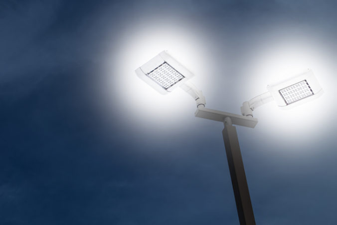 Lučenec chce zrekonštruovať verejné osvetlenie. Viac ako dva milióny eur použije na nové stĺpy, rozvodové skrine aj smart systém riadenia