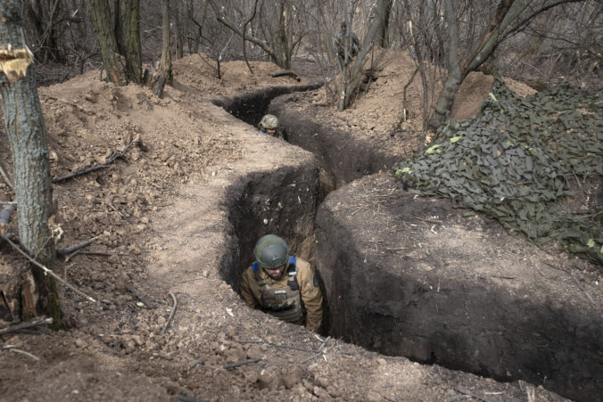 Ukrajinci budujú v Odeskej oblasti systém zákopov a podzemných krytov, nainštalovali aj tisícky dračích zubov