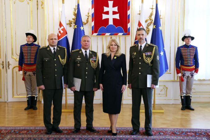Čaputová vymenovala nového generála, dvoch povýšila (foto)