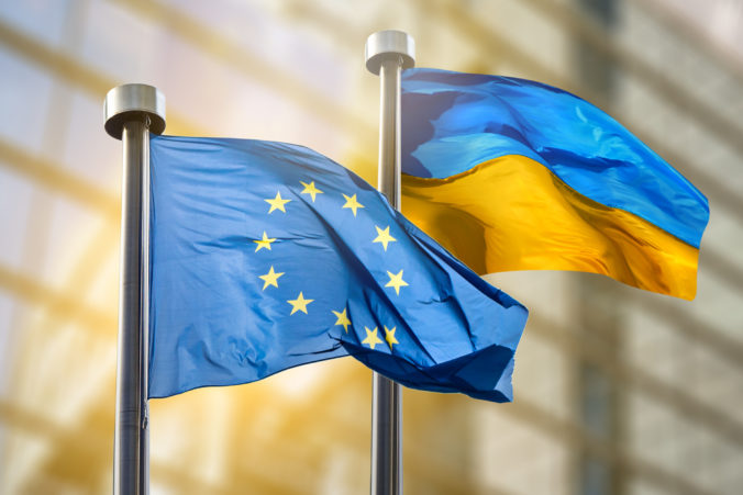 Brusel posiela Ukrajine druhú tranžu makrofinančnej pomoci. Kyjev dostane 1,5 miliardy eur