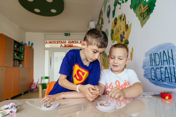 Podajte pomocnú ručičku: Kúpou samolepky v reštauráciách McDonald’s podporíte blízkosť rodín v slovenských nemocniciach