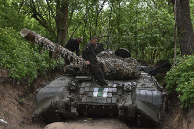 Rusi obnovili útočné operácie v Charkovskej oblasti, do oblasti vyslali záložné jednotky