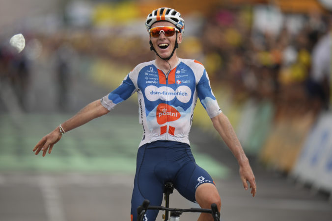 Úvodnú etapu Tour de France 2024 vyhral Francúz Romain Bardet, Mark Cavendish mal zdravotné problémy