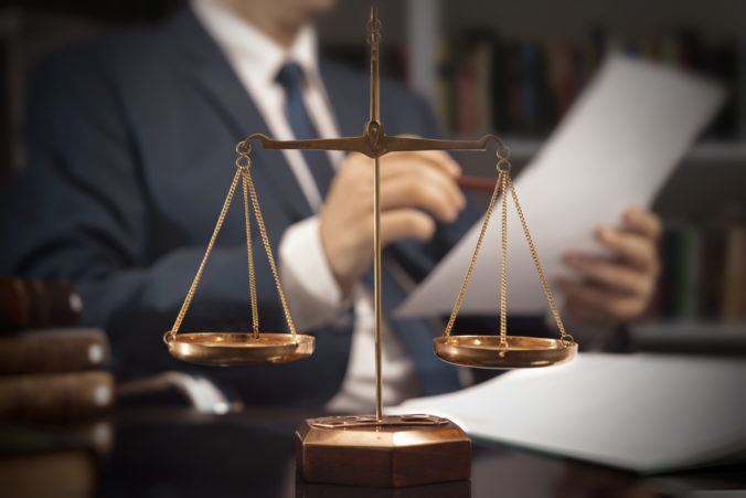 Advokátska komora má pripomienky k schválenému „lex atentát“, úprava podľa nej zasahuje aj do Trestného zákona