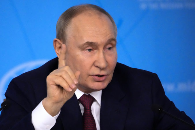Zmrazenie ruských aktív je podľa Putina krádež, ktorá nezostane nepotrestaná