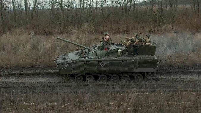 Rusko za uplynulý deň stratilo vyše tisíc vojakov, prišlo aj o 20 tankov a obrnených vozidiel