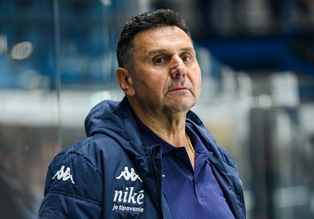 Český hokejový tréner Růžička po neúspešnej kandidatúre v eurovoľbách presedlal na lov duchov
