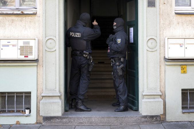 Nemecká polícia zadržala osem podozrivých členov krajne pravicovej militantnej skupiny