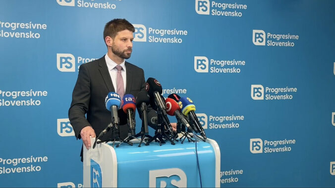 Fico musí konať. Progresívne Slovensko vyzýva premiéra na odvolanie Šutaja Eštoka po tragédii v Košiciach (video)