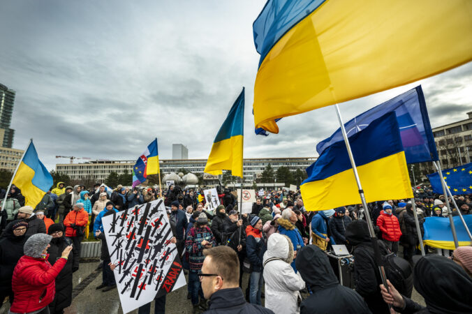 Tisíce protestujúcich vyjadrili nesúhlas s Ficovou návštevou Moskvy, OZ Mier Ukrajine podáva podnet na Generálnu prokuratúru- FOTO