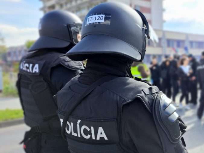 Veľká policajná akcia v Košiciach. Bezpečnostné zložky zasahujú proti páchateľovi podozrivému z terorizmu