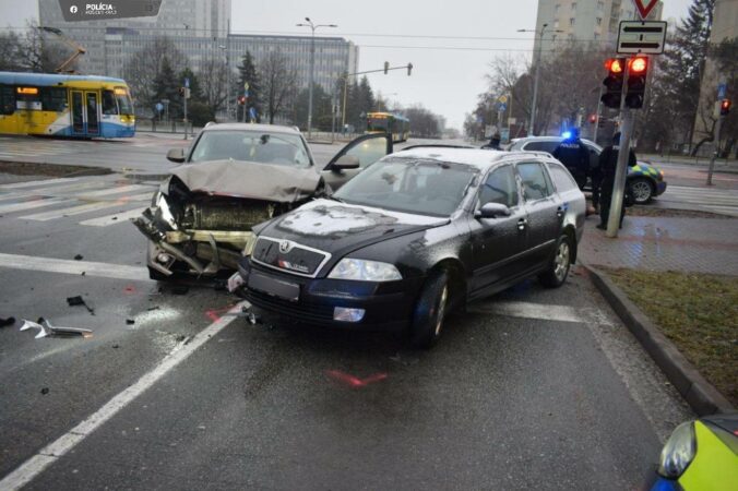 Opitý muž spôsobil na Nový rok v Košiciach nehodu, napadol druhého vodiča a útočil aj na policajtov