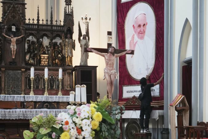 indonesia obit pope francis global reax 95511 1 676x451 171475.jpg