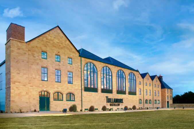 irsko whiskey slavna destile rka v tullamore 676x451 174971.jpg