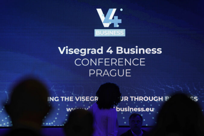 v4business 5451 676x451 174121.jpg