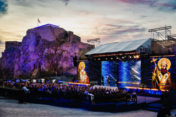 686ac79acffde748045783 676x451 176767.jpg