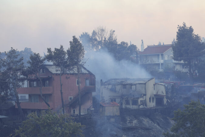 greece wildfire 59463 676x451 178271.jpg