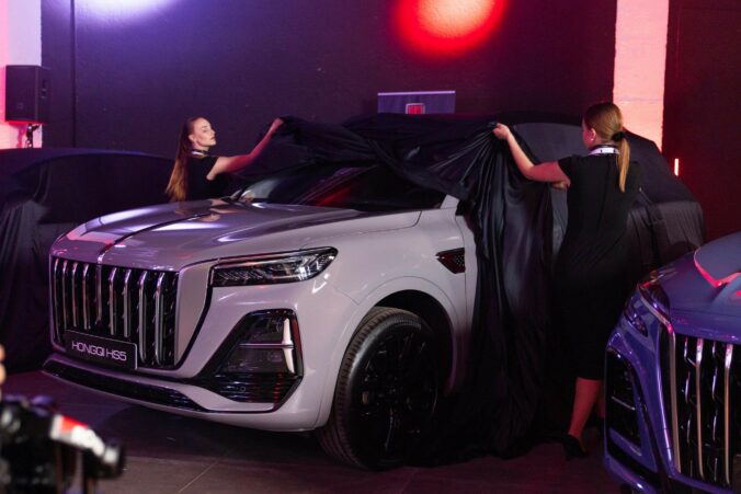 hongqi1 676x451 176426.jpg