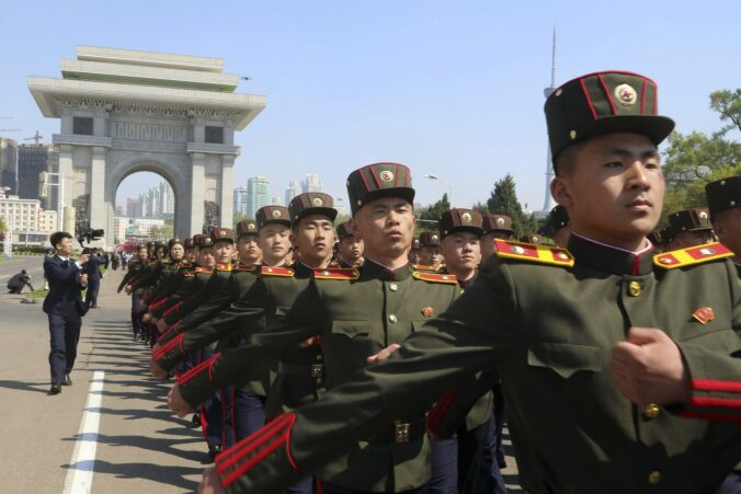 north korea revolutionary army 58818 676x451 178363.jpg