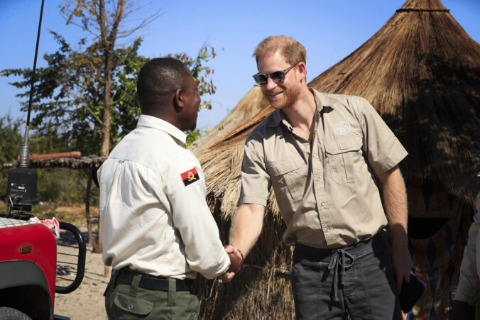 prince harry angola 81564 676x451 177583.jpg