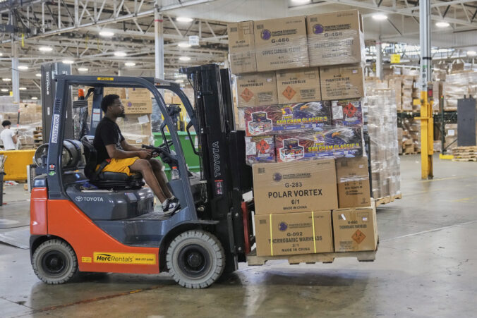 tariffs fireworks 36334 676x451 176485.jpg