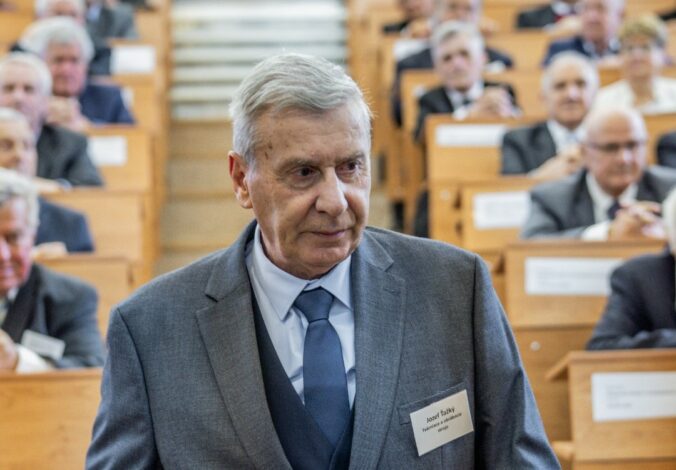 tazky 676x470 176439.jpg