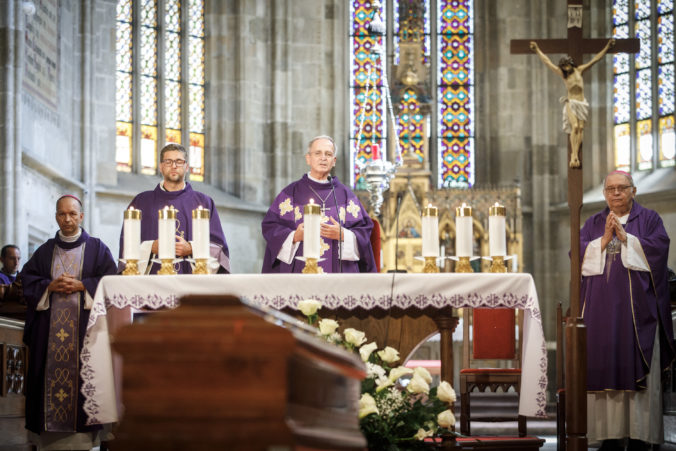 bp 4022 676x451 179035.jpg