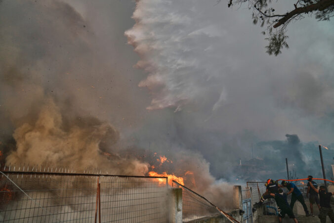greece wildfires 80690 676x451 180045.jpg