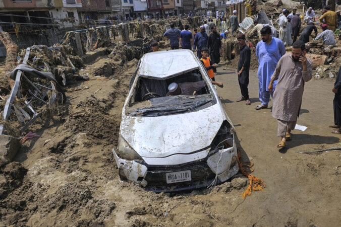 pakistan flash floods 13461 676x451 179698.jpg
