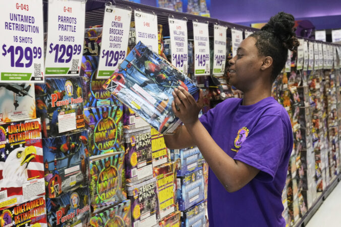 tariffs fireworks 54279 676x451 180360.jpg